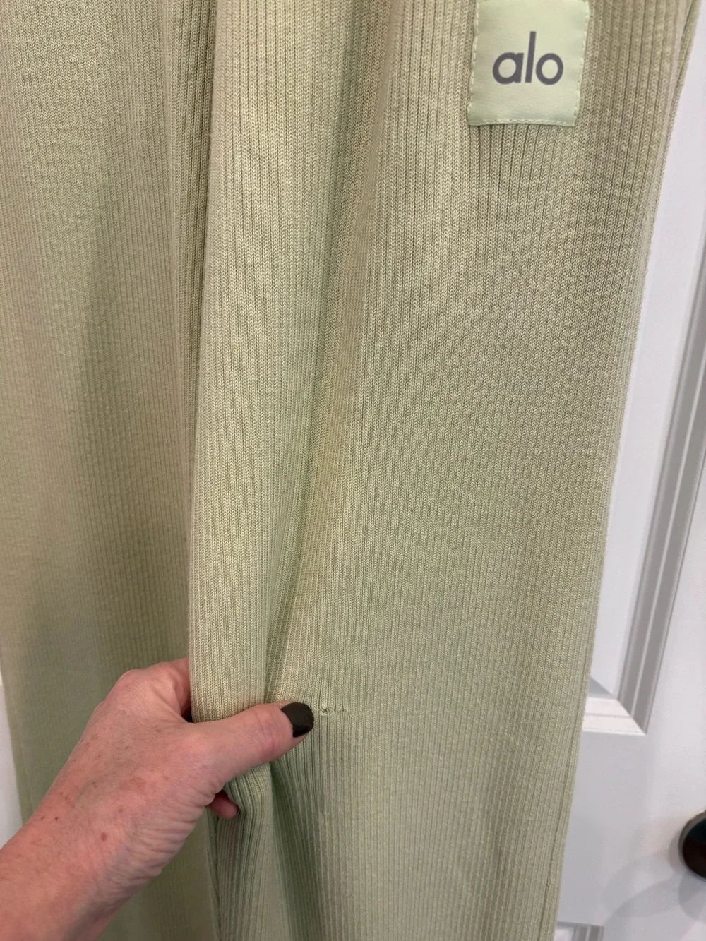 ALO Yoga Wide-Leg Ribbed Knit Pants in Sage Green ( WAIST 13-19